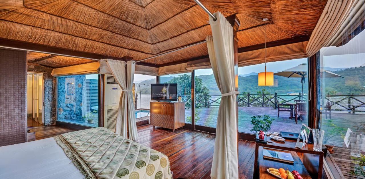 Aamby Valley City Lonavala Quarto foto A room at the resort